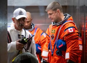 NHQ202512200046~medium